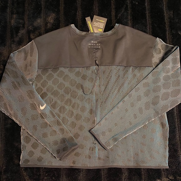 Nike Running Shirt - Picture 7 of 8